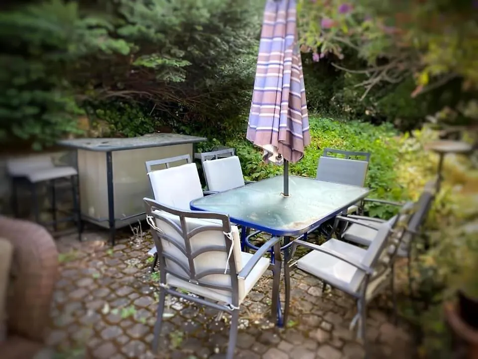 Westshore Garden Escape Victoria 0*,  Canada